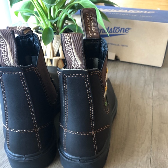 Hand-Embroidered Blundstone Boots - Picture 6 of 10